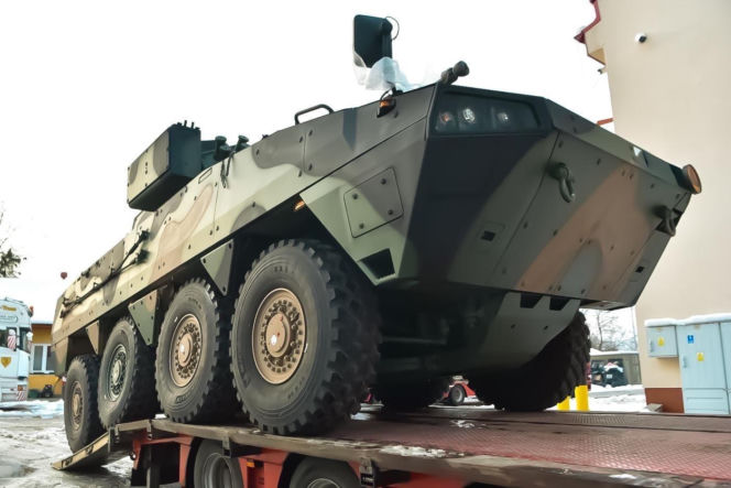 Kolejne partie nowego sprzętu. Brygada Strzelców Podhalańskich odebrała nowe KTO Rosomak z ZSSW-30