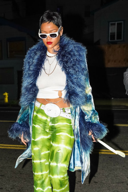 Rihanna w krótkich włosach