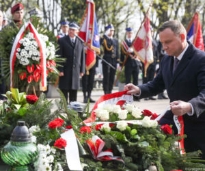 Rocznica Katastrofy Smoleńskiej w Krakowie. Prezydent Duda oddał hołd ofiarom
