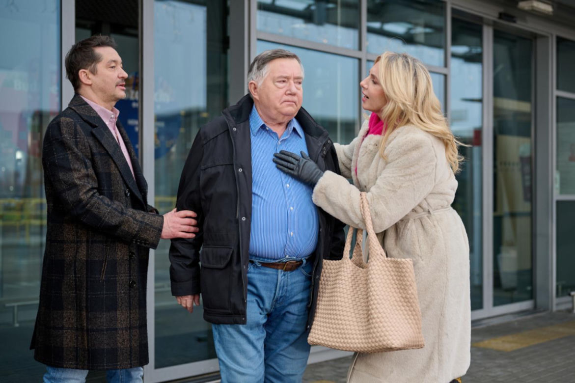 Na Wspólnej, odc. 4002. Włodek (Mieczysław Hryniewicz), Monika (Sylwia Gliwa), Bogdan (Wojciech Brzeziński)