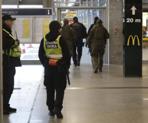 Warszawa. Wojsko na stacjach kolejowych