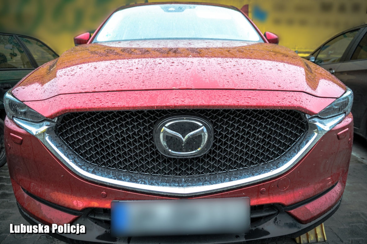 Toyota Yaris Hybrid i Mazda CX-5 odzyskane przez kryminalnych