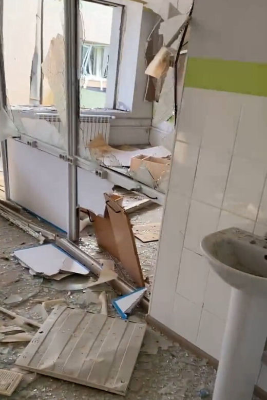   Zniszczony po rosyjskim nalocie sierociniec i szpital położniczy w Mariupolu
