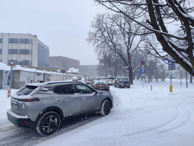 Atak zimy w Krakowie. Miasto sparaliżowane, IMGW ostrzega