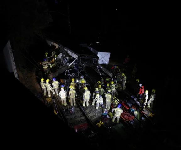 Kolejna katastrofa kolejowa w Hiszpanii! Mur runął na pociąg, są ofiary i ranni