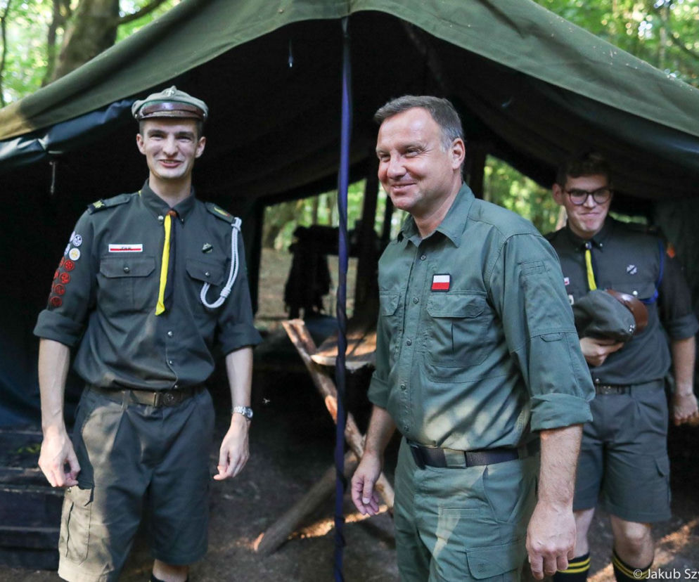 Prezydent Duda odwiedził harcerzy. Nie przyszedł z pustymi rękami [ZDJĘCIA]