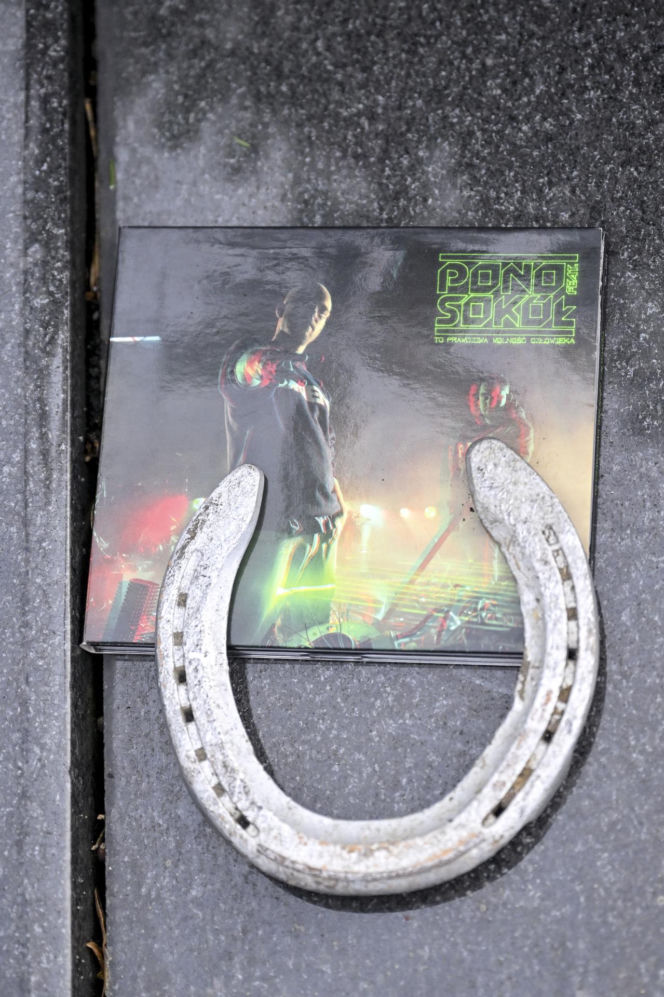 Zip Skład pożegnał Pono symbolami