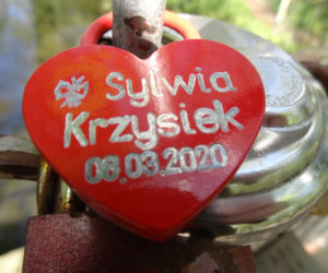 Zobaczcie kłódki miłości na mostku w Lubniewicach. 