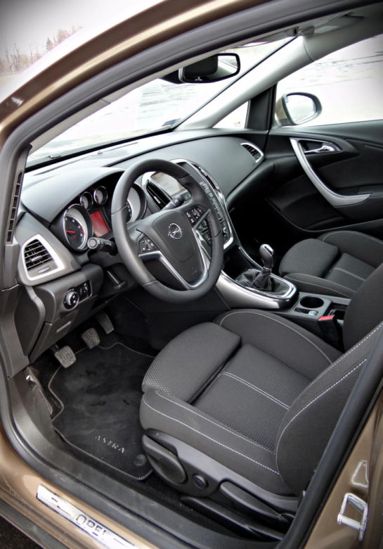 Opel Astra Sedan (Astra J)