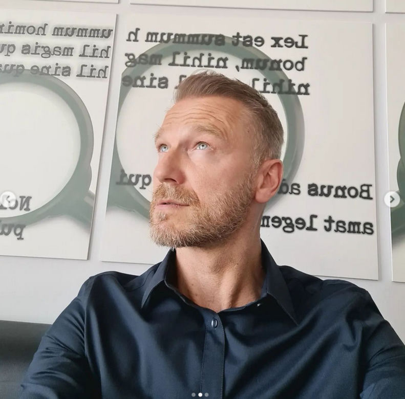 M jak miłość na planie. Andrzej Budzyński (Krystian Wieczorek)