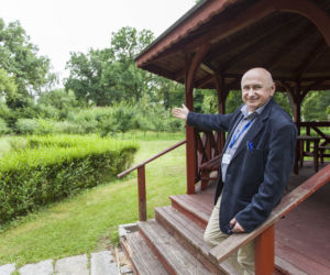 ŚCINAWA, OŚRODEK CHORÓB OTĘPIENNYCH. DYREKTOR OŚRODKA - MICHAŁ HAJTKO.