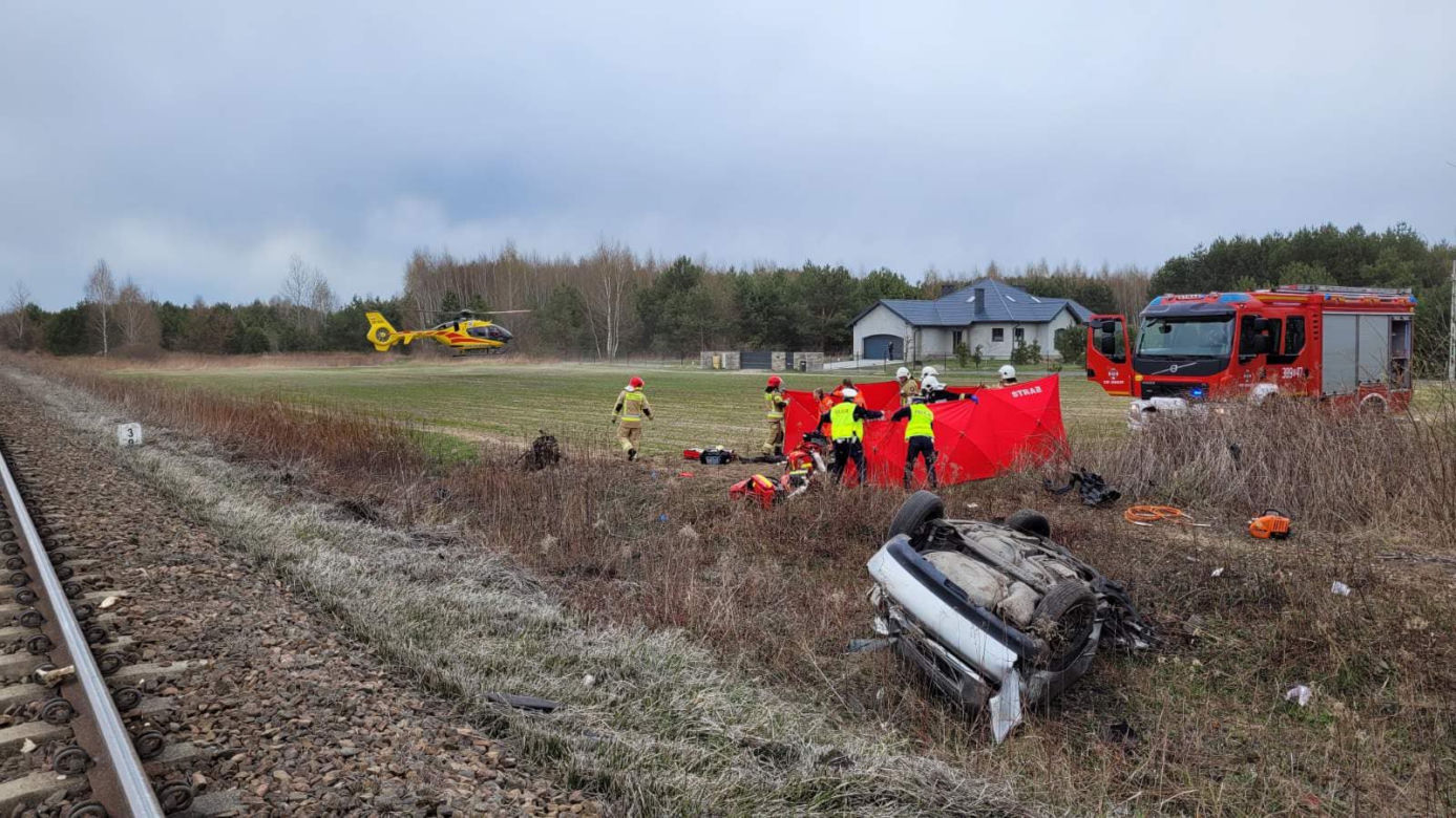 Straszna tragedia na przejeździe kolejowym. Rodzice zginęli, maluszek trafił do szpitala