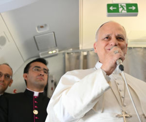 Konferencja papieska w samolocie w podróży do Algierii