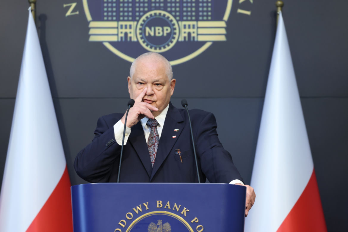 Podwyżka stóp procentowych. Glapiński tłumaczy kiedy to się skończy. Zobacz jego miny