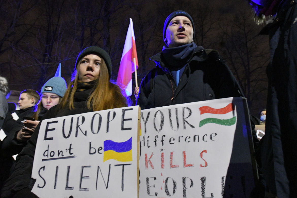 Warszawiacy murem za Ukrainą. Codziennie na protestach dziesiątki tysięcy ludzi