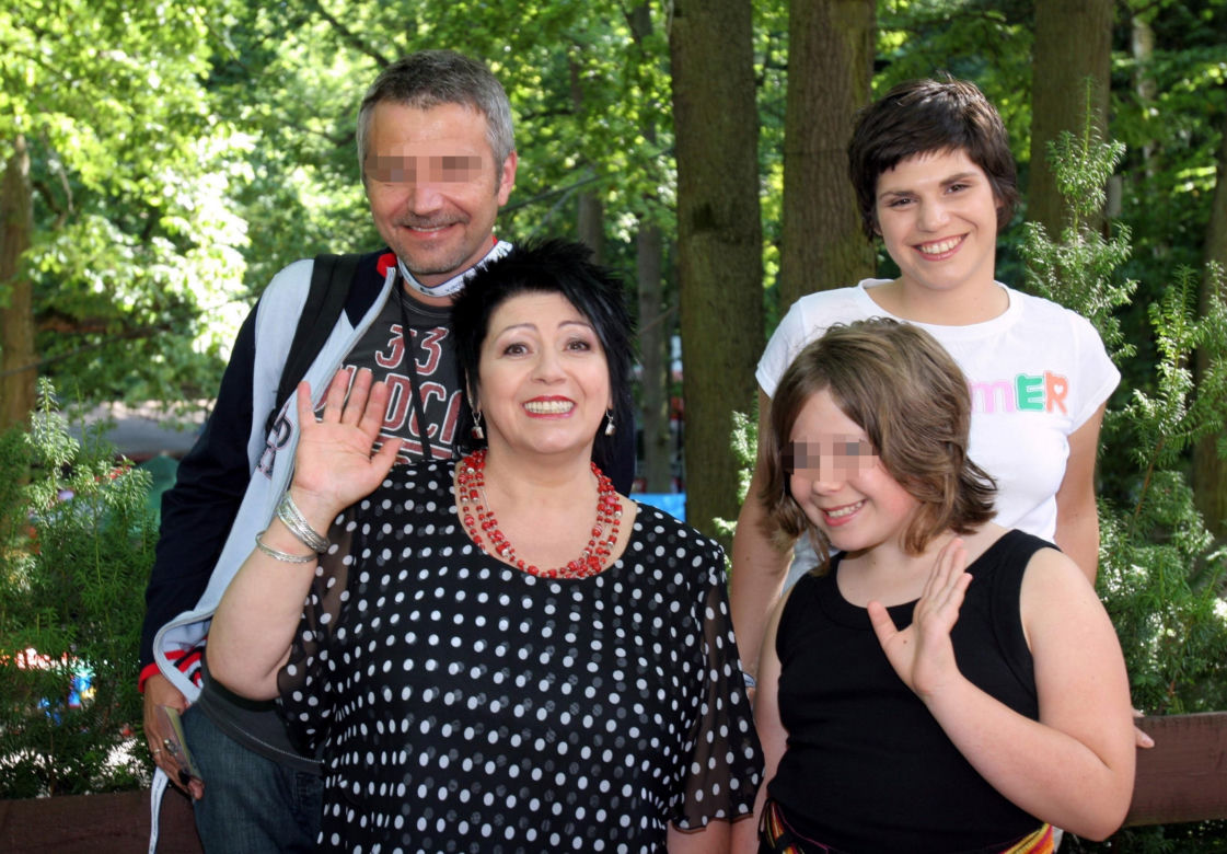 Ewa Bem z mężem i córkami_1PUBL