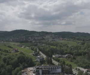 Niedźwiedzie coraz bliżej ludzi. Strach w Bieszczadach narasta: „Boimy się wyjść z domu”
