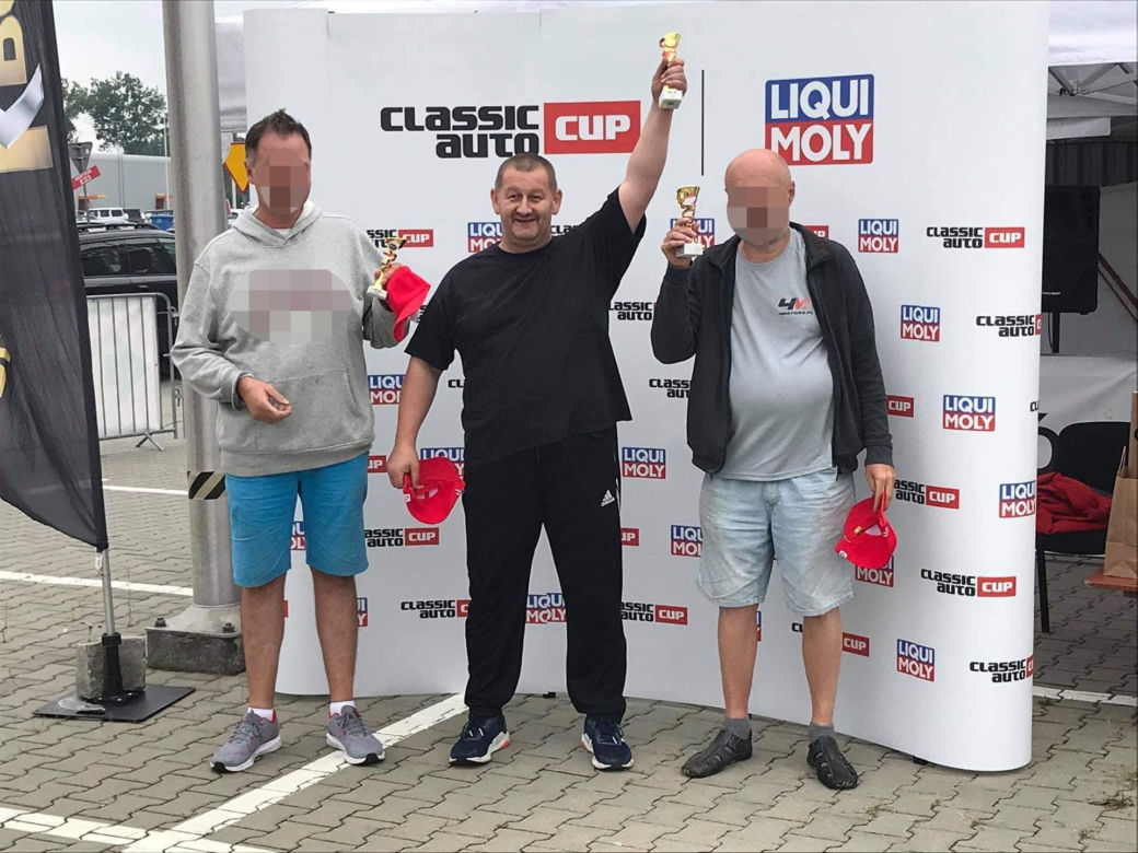 Odszedł robiąc co kochał, za kierowcą swojego Subaru. Roman Urban zmarł na torze