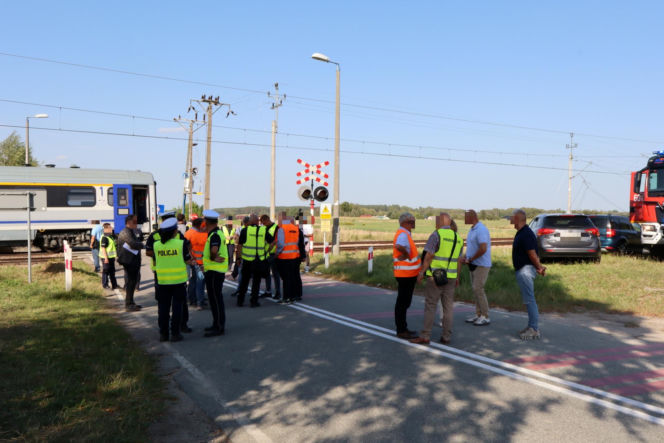 Miejsce katastrofy kolejowej. Pasażerowie opowiedzieli nam, co działo się tuż po zderzeniu z ciężarówką