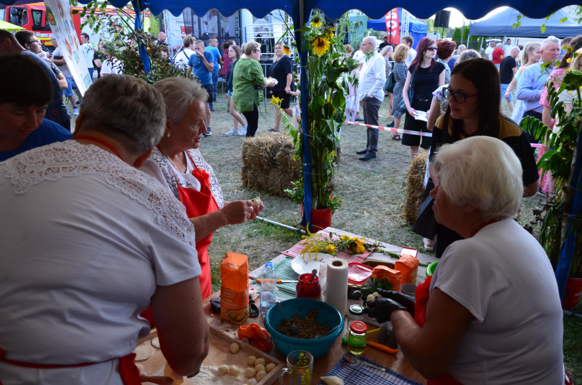 W konkursie na najlepsze pierogi w powiecie Siedleckim w 2025 roku zwyciężył męski zespół KGW „Sami Swoi” z Kotunia! 
