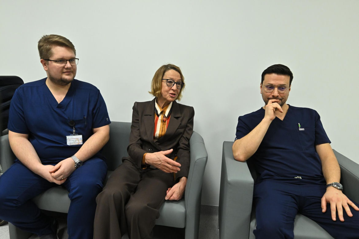 Zoperowali Tadziowi kręgosłup, gdy był jeszcze w brzuchu mamy. O Szpitalu Bielańskim mówi cały świat