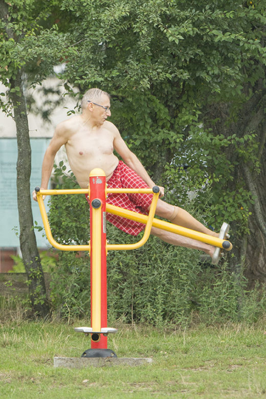 Senator Krzysztof Kwiatkowski. Biega, skacze, ćwiczy, pływa