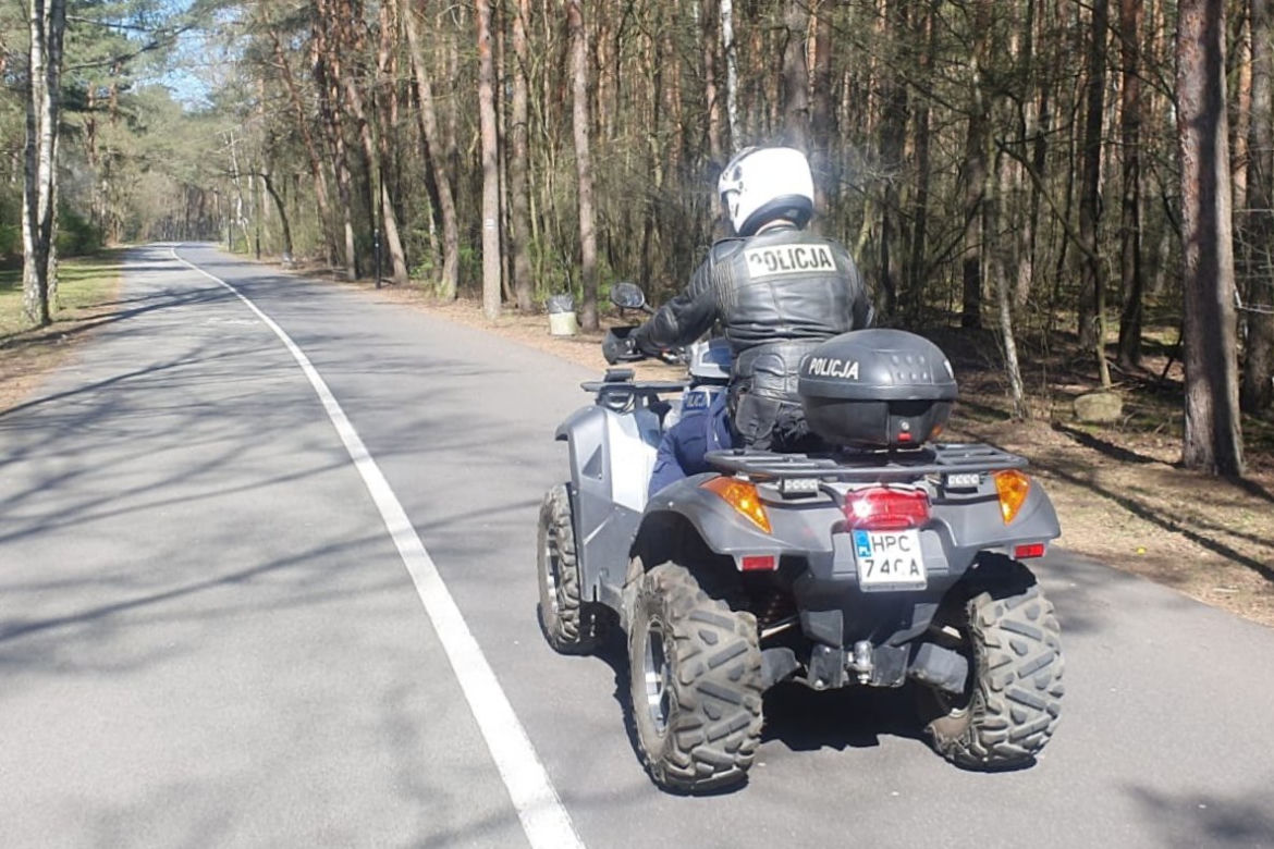 Policjanci na quadach patrolują Myślęcinek