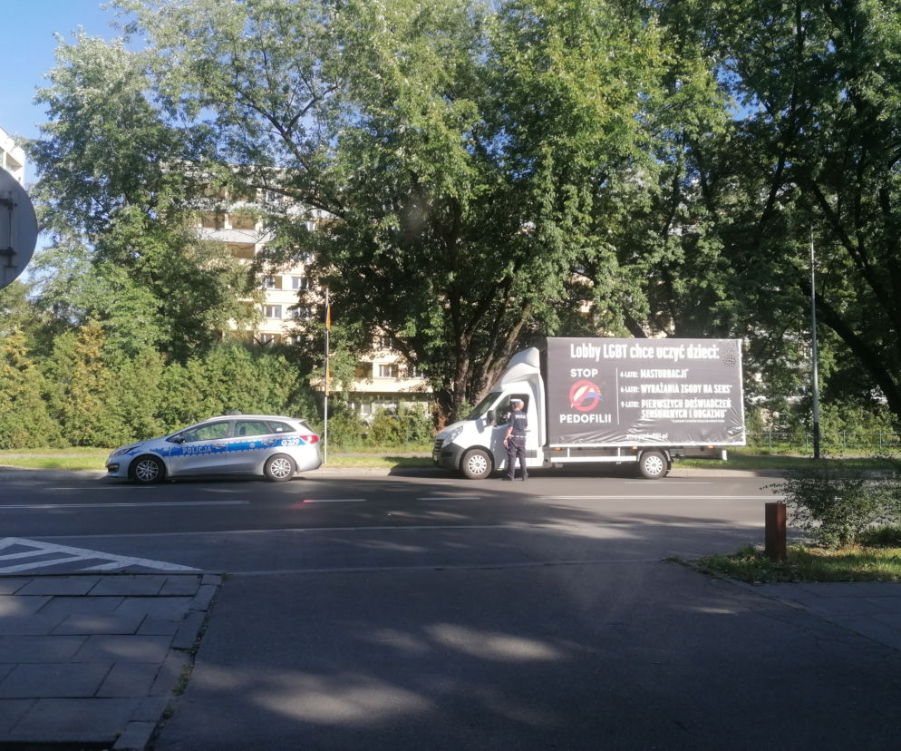 Furgonetka Anty-LGBT na ulicach Krakowa