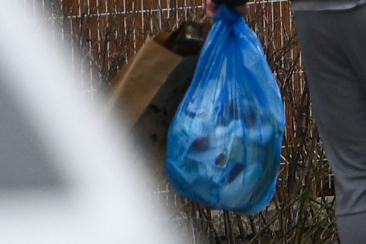 Wychodząc od żony, Antek wyrzucił śmieci