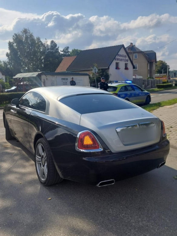 Ząbkowice Śląskie. Rolls-royce za milion złotych odzyskany. Złodziej ukradł go metodą "na walizkę" [ZDJĘCIA].