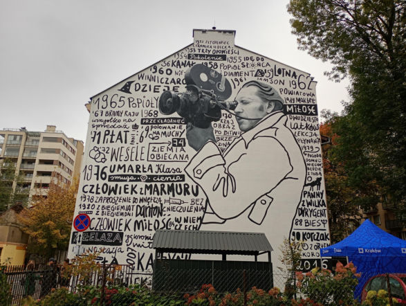 W Krakowie odsłonięto mural upamiętniający Andrzeja Wajdę. Żona reżysera była zachwycona!
