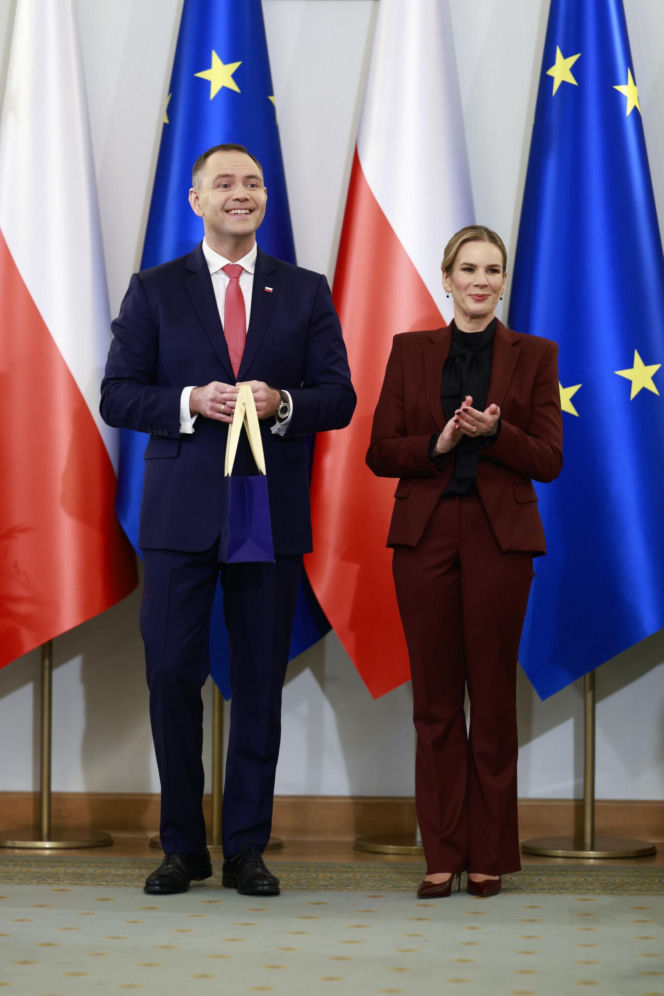 Marta Nawrocka w czerwieni