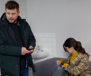 Uroczysko, odcinek 217: Filip kontynuuje poszukiwania Kasi, co nie umyka uwadze pani prokurator