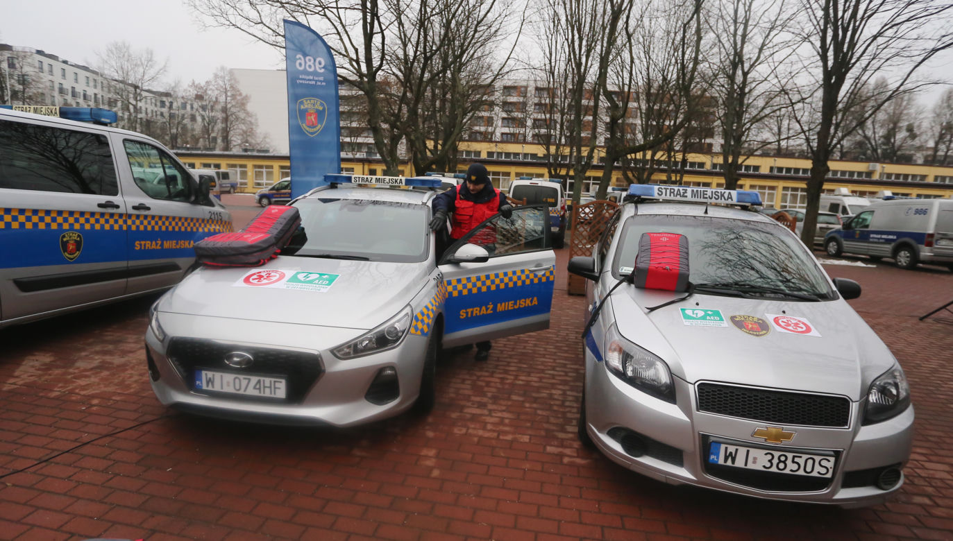 Strażnicy pokazali nowy sprzęt. Do funkcjonariuszy trafiły nowe defibrylatory