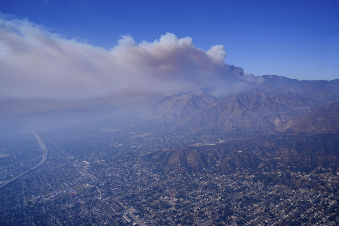 Wstrząsające zdjęcia z Los Angeles. Połacie spalonych domów
