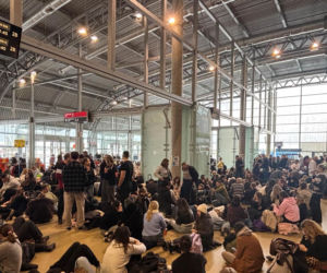 Duże problemy podróżnych na lotnisku Warszawa-Modlin