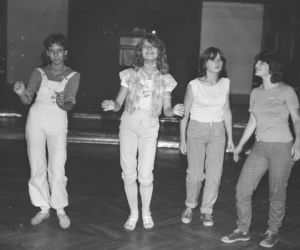 Quiz PRL: Kartki, Kolejki i Solidarność – Test przetrwania w PRL!