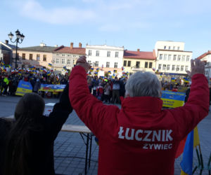 Młodzi ludzie - solidarni z walczącą Ukrainą 