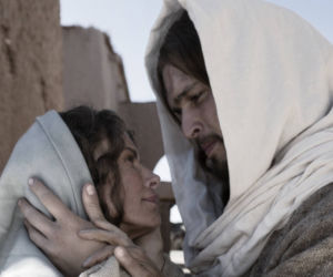 Biblia odcinek 4. Jezus (Diogo Morgado), Maryja (Roma Downey)