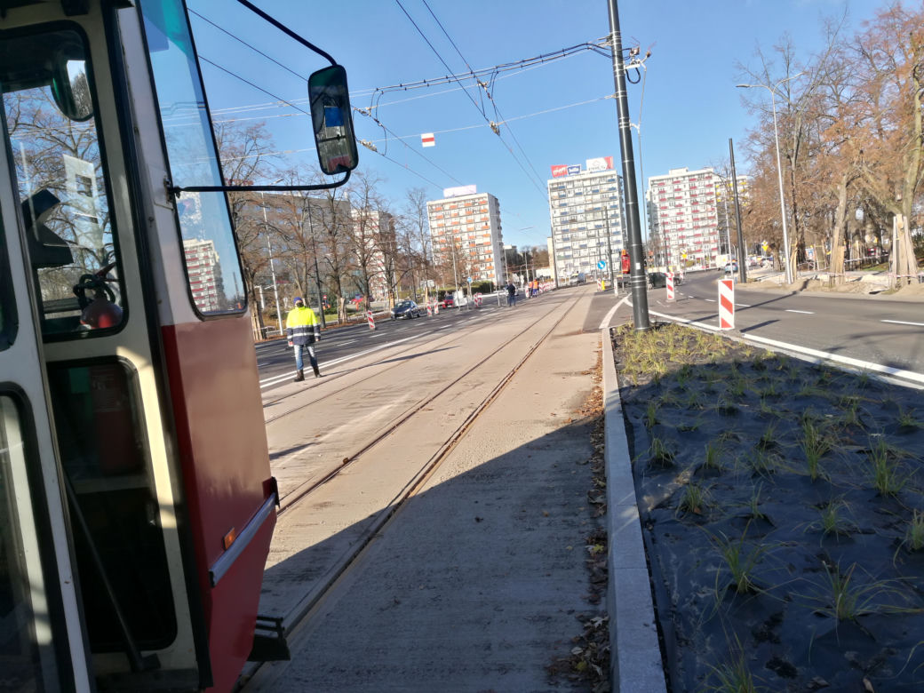 Nowe torowisko w rejonie placu Rapackiego i placu Niepodległości w Toruniu. Za nami przejazdy techniczne