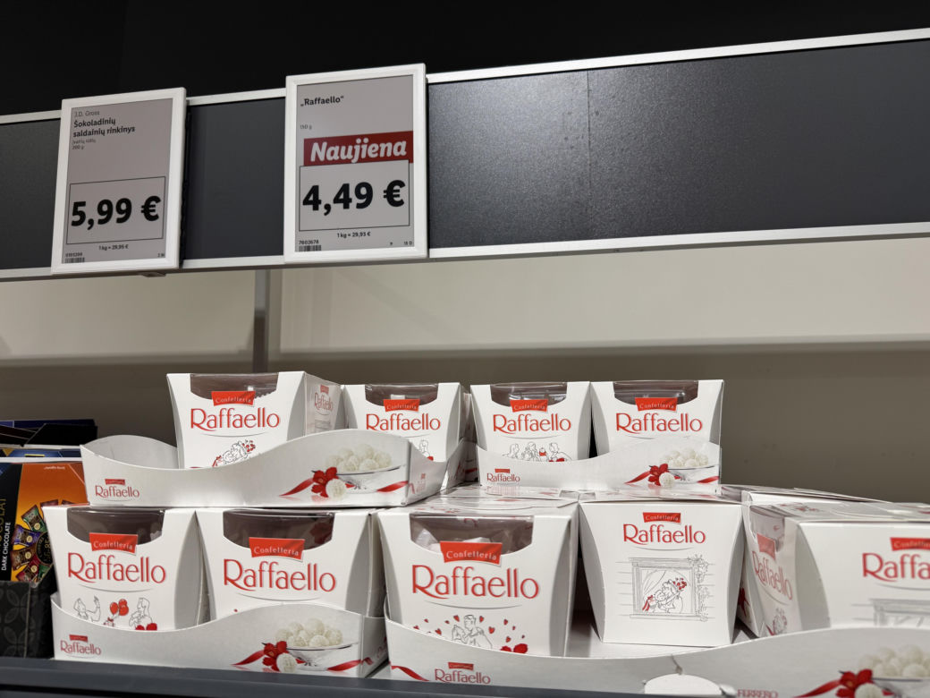 Za 150-gramowe opakowanie Rafaello trzeba zapłacić 4,49 euro (19,05 zł)