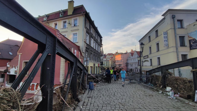 Pękła tama, fala zalała miasto. Dwa lata od koszmaru na Dolnym Śląsku. "Dzieci płakały"