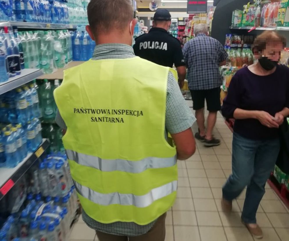 Policjanci z Inspektorami Sanitarnymi ruszyli sprawdzać czy nosimy maseczki