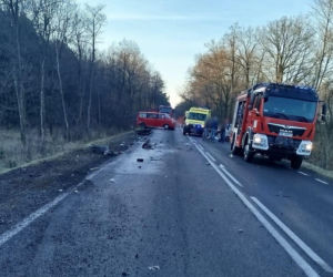 Karambol pod Wyszkowem! Cztery auta rozbite, droga zablokowana