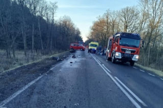 Karambol pod Wyszkowem! Cztery auta rozbite, droga zablokowana