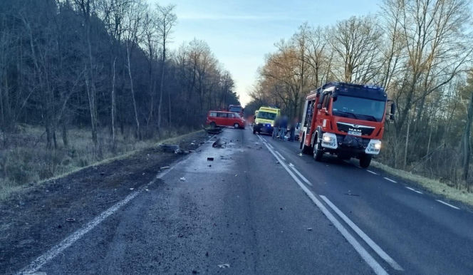 Karambol pod Wyszkowem! Cztery auta rozbite, droga zablokowana