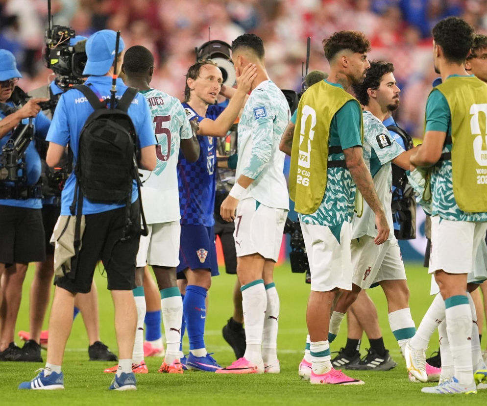 Luka Modrić pociesza Cristiano Ronaldo po meczu. O kontrowersjach w starciu Portugalia - Chorwacja czytaj w SE Supersport.