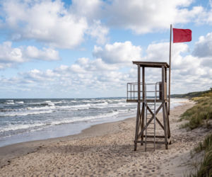 Sinice Mrzeżyno. Czy w Mrzeżynie można się kąpać 10.07? Flaga, warunki pogodowe