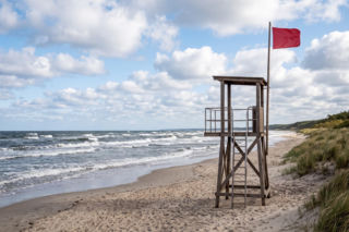 Sinice Mrzeżyno. Czy w Mrzeżynie można się kąpać 10.07? Flaga, warunki pogodowe