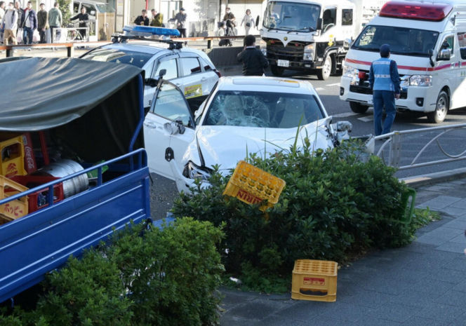 Japonia/ Samochód wjechał w pieszych w Tokio; dwie osoby bez oznak życia, kilkoro rannych